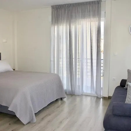 Relax Aparthotel Piraeus